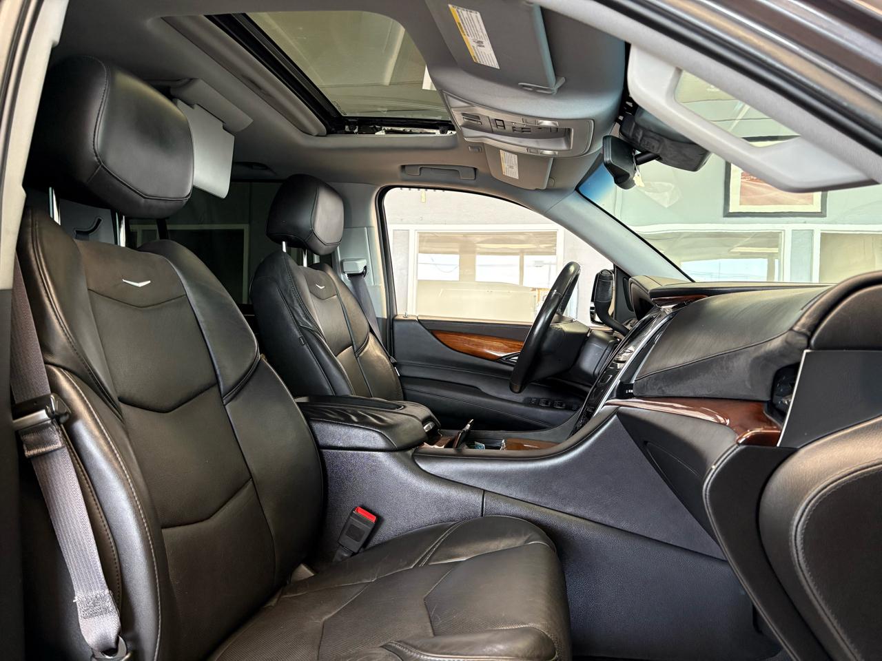 Cadillac Escalade ESV 4WD 4dr Luxury Collection 2016