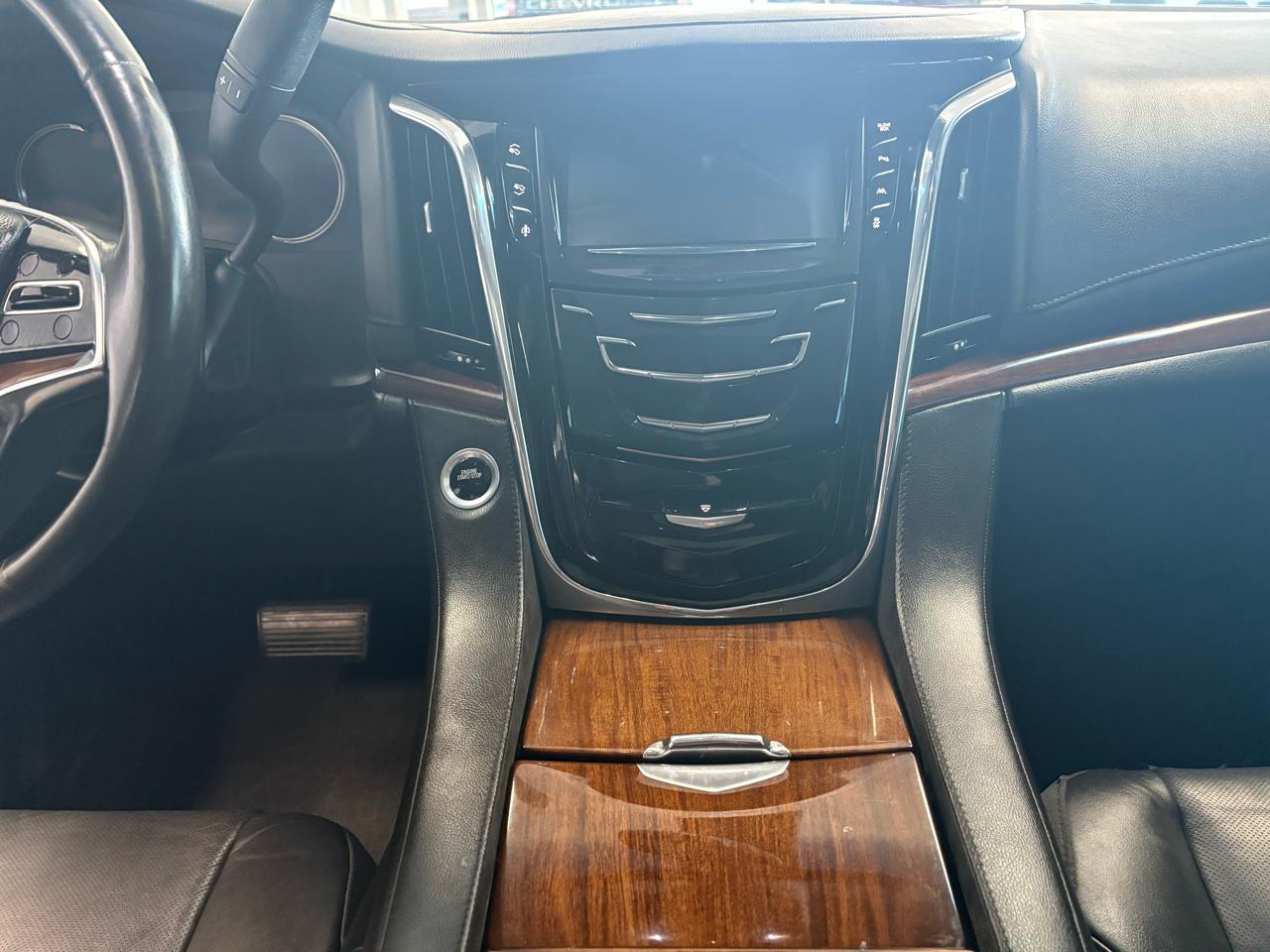 Cadillac Escalade ESV 4WD 4dr Luxury Collection 2016