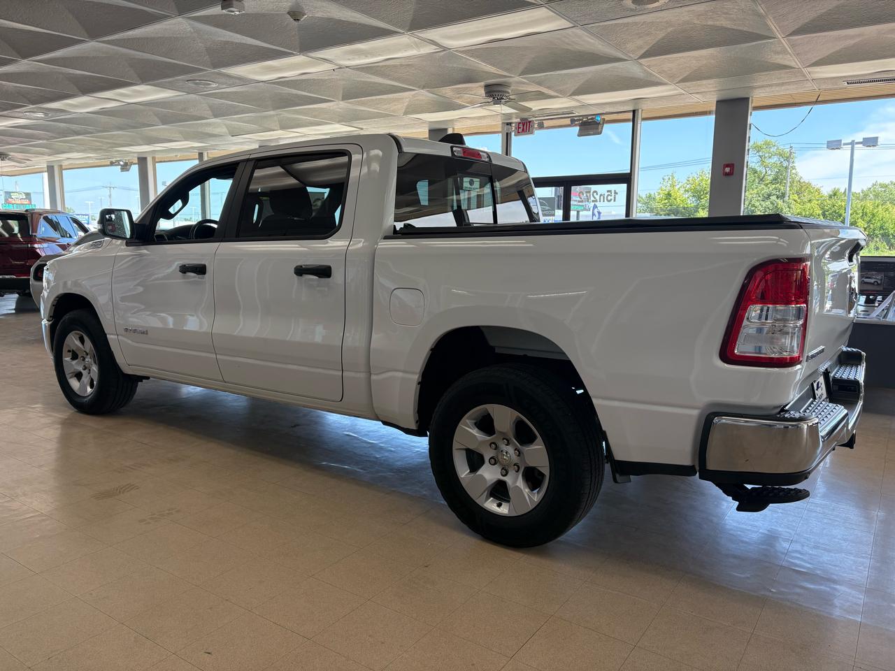 RAM 1500 Big Horn 4x4 Crew Cab 5'7" Box 2023