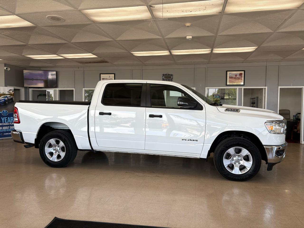 RAM 1500 Big Horn 4x4 Crew Cab 5'7" Box 2023
