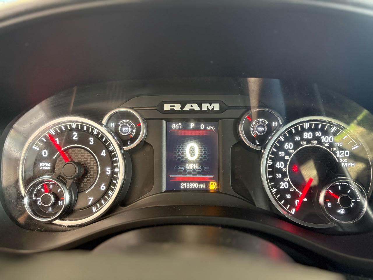 RAM 1500 Big Horn 4x4 Crew Cab 5'7" Box 2023