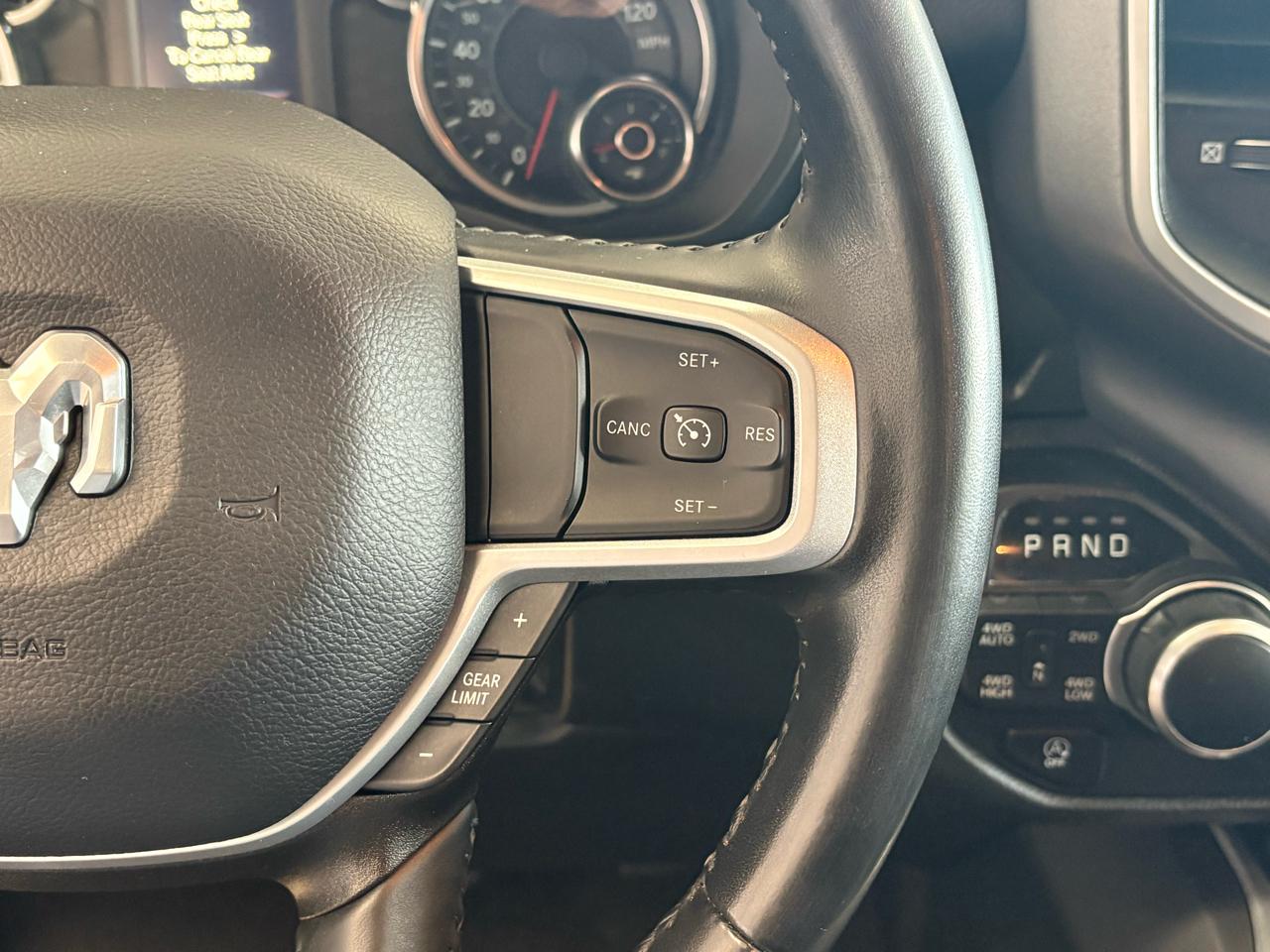 RAM 1500 Big Horn 4x4 Crew Cab 5'7" Box 2023