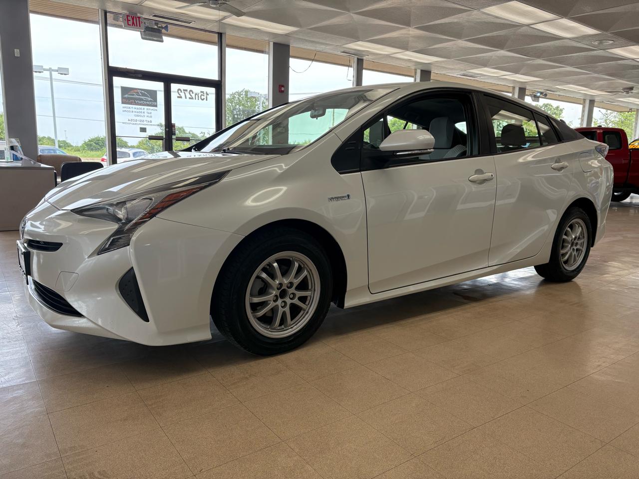 Toyota Prius 5dr HB Two (Natl) 2016