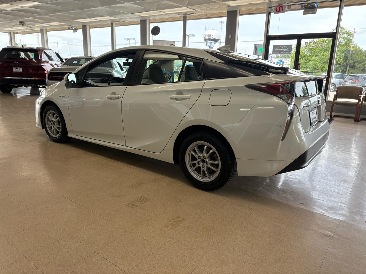 Toyota Prius 5dr HB Two (Natl) 2016