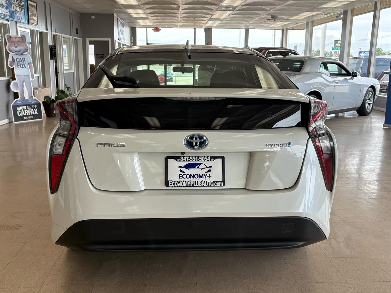 Toyota Prius 5dr HB Two (Natl) 2016