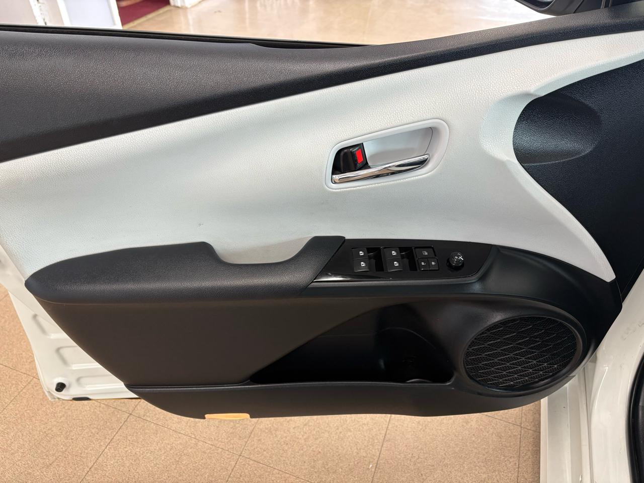 Toyota Prius 5dr HB Two (Natl) 2016