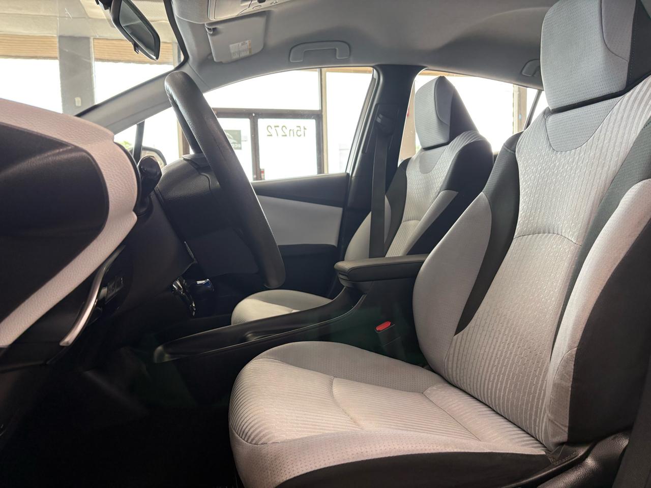 Toyota Prius 5dr HB Two (Natl) 2016