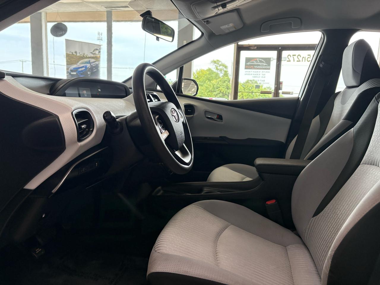 Toyota Prius 5dr HB Two (Natl) 2016