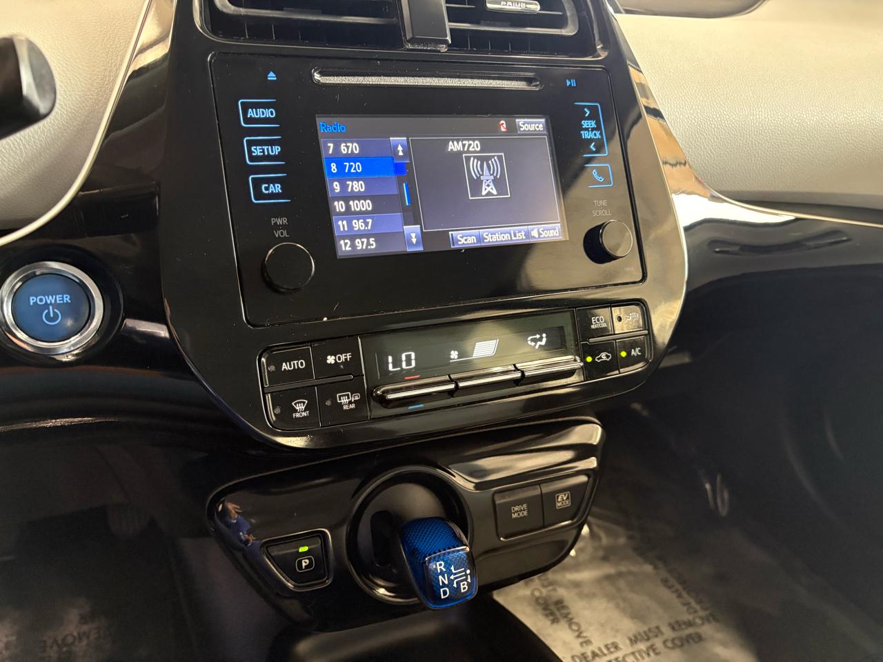 Toyota Prius 5dr HB Two (Natl) 2016