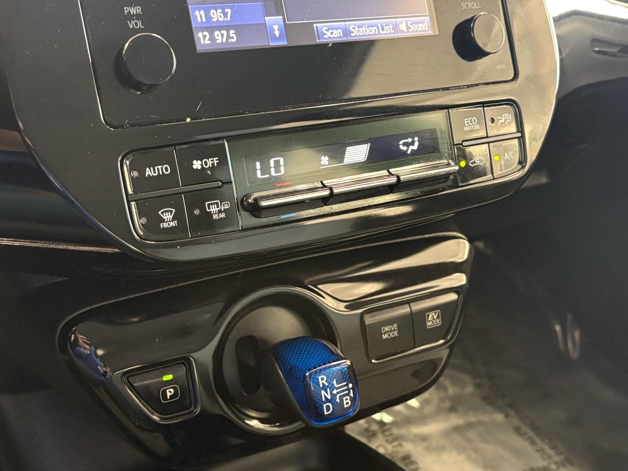Toyota Prius 5dr HB Two (Natl) 2016