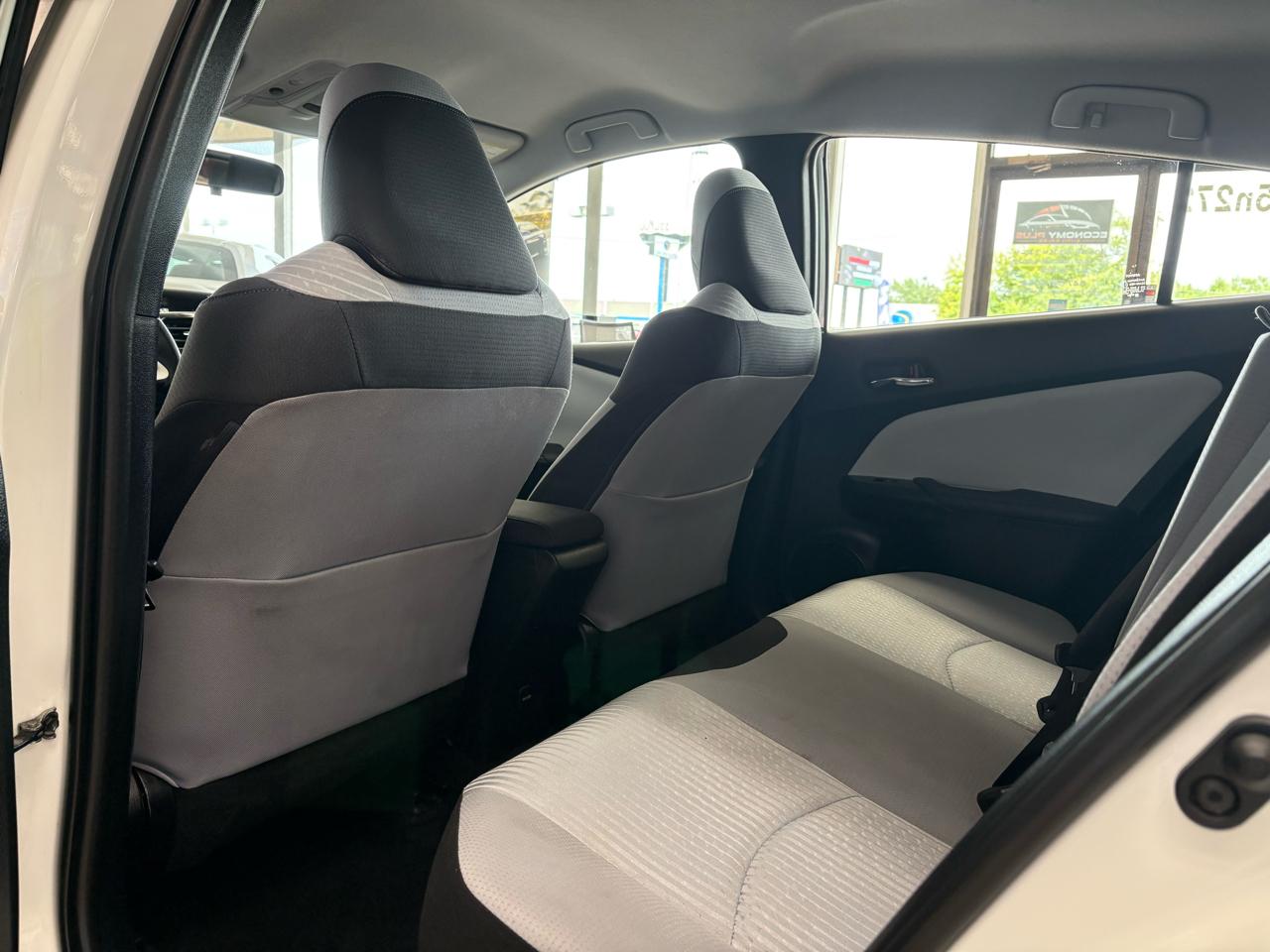 Toyota Prius 5dr HB Two (Natl) 2016