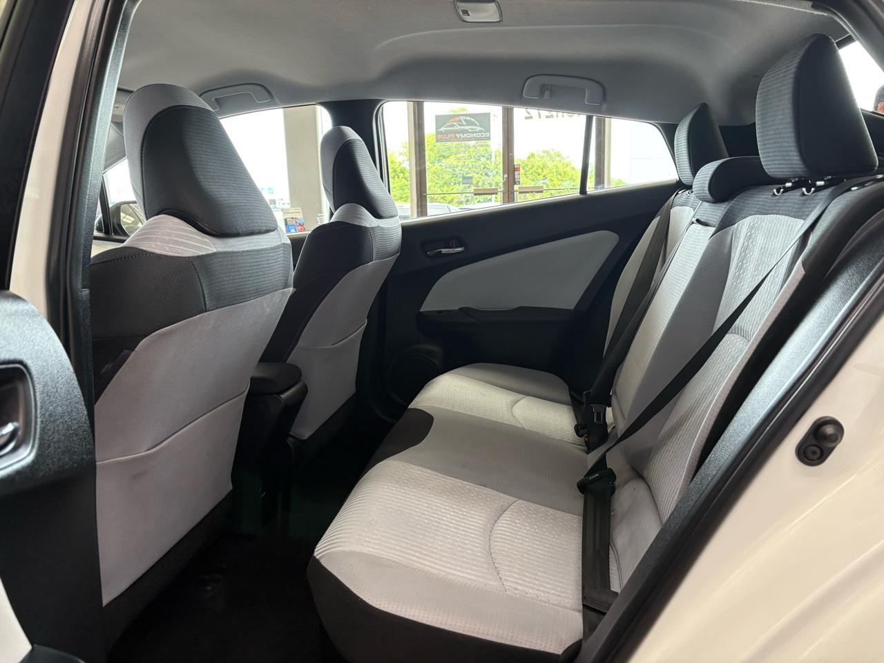 Toyota Prius 5dr HB Two (Natl) 2016
