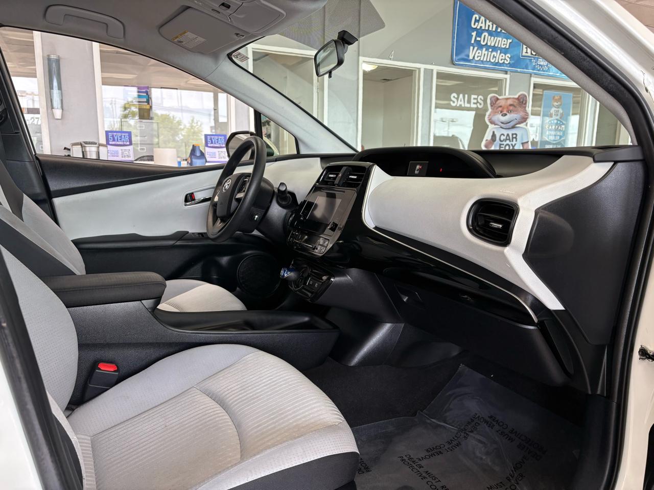 Toyota Prius 5dr HB Two (Natl) 2016