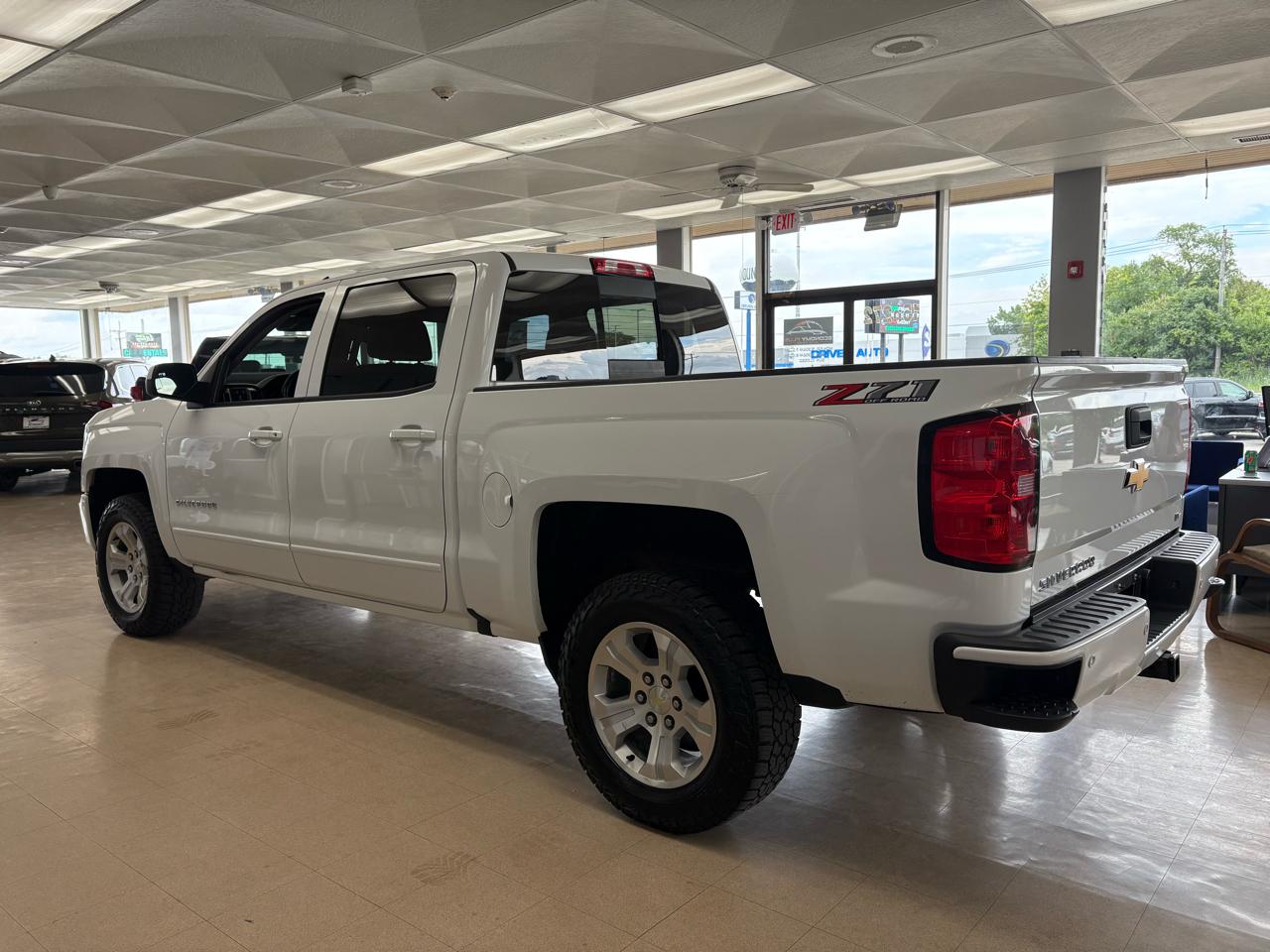 Chevrolet Silverado 1500 4WD Crew Cab 143.5" LT w/2LT 2018