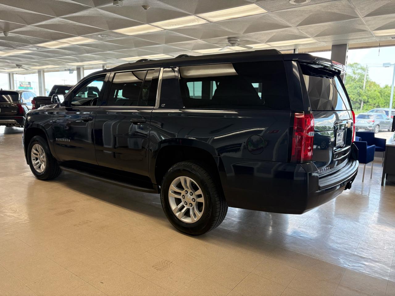 Chevrolet Suburban 4WD 4dr LT 2020