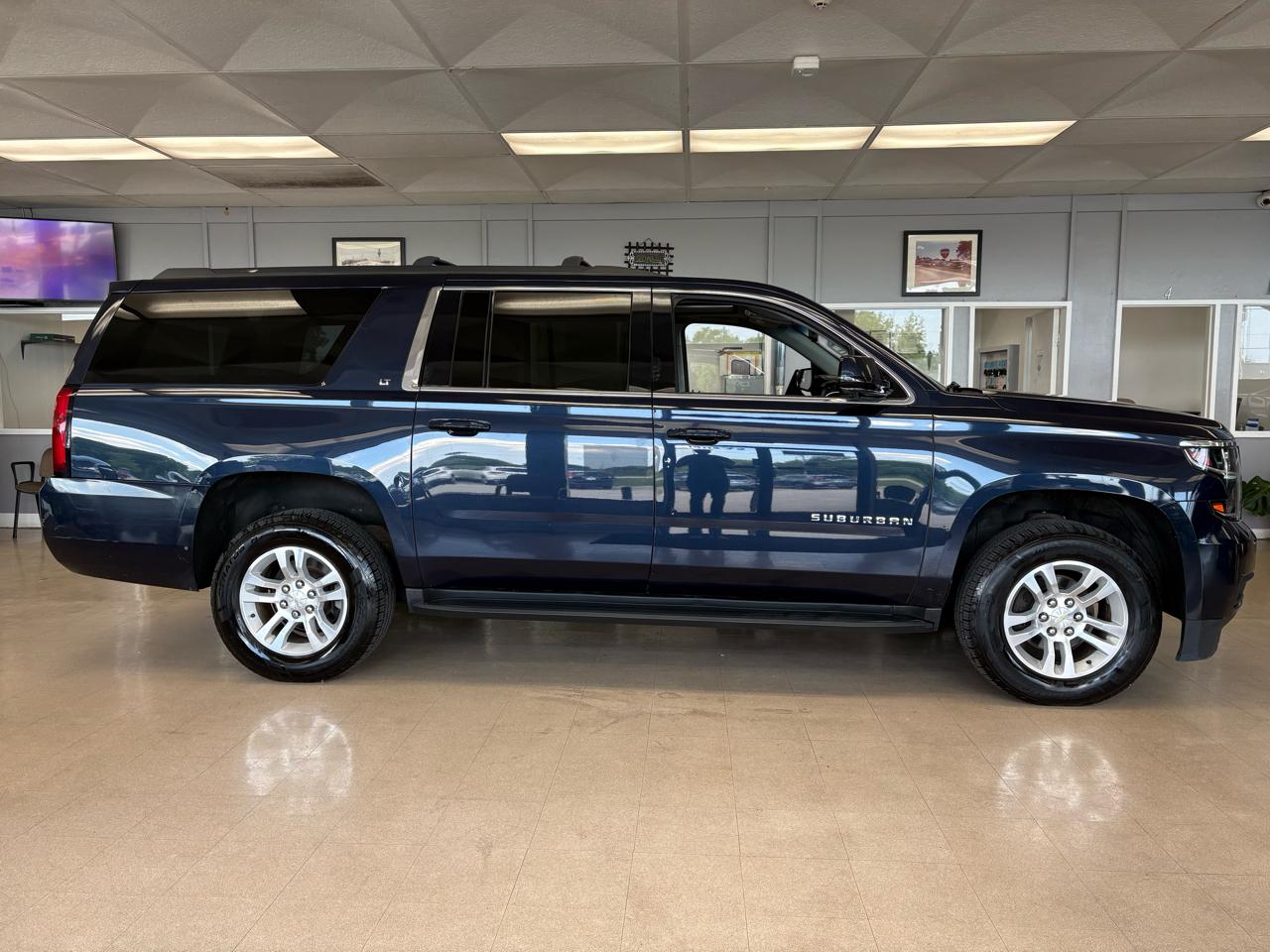 Chevrolet Suburban 4WD 4dr LT 2020