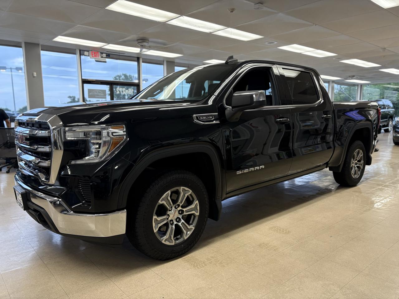 GMC Sierra 1500 4WD Crew Cab 147" SLE 2019