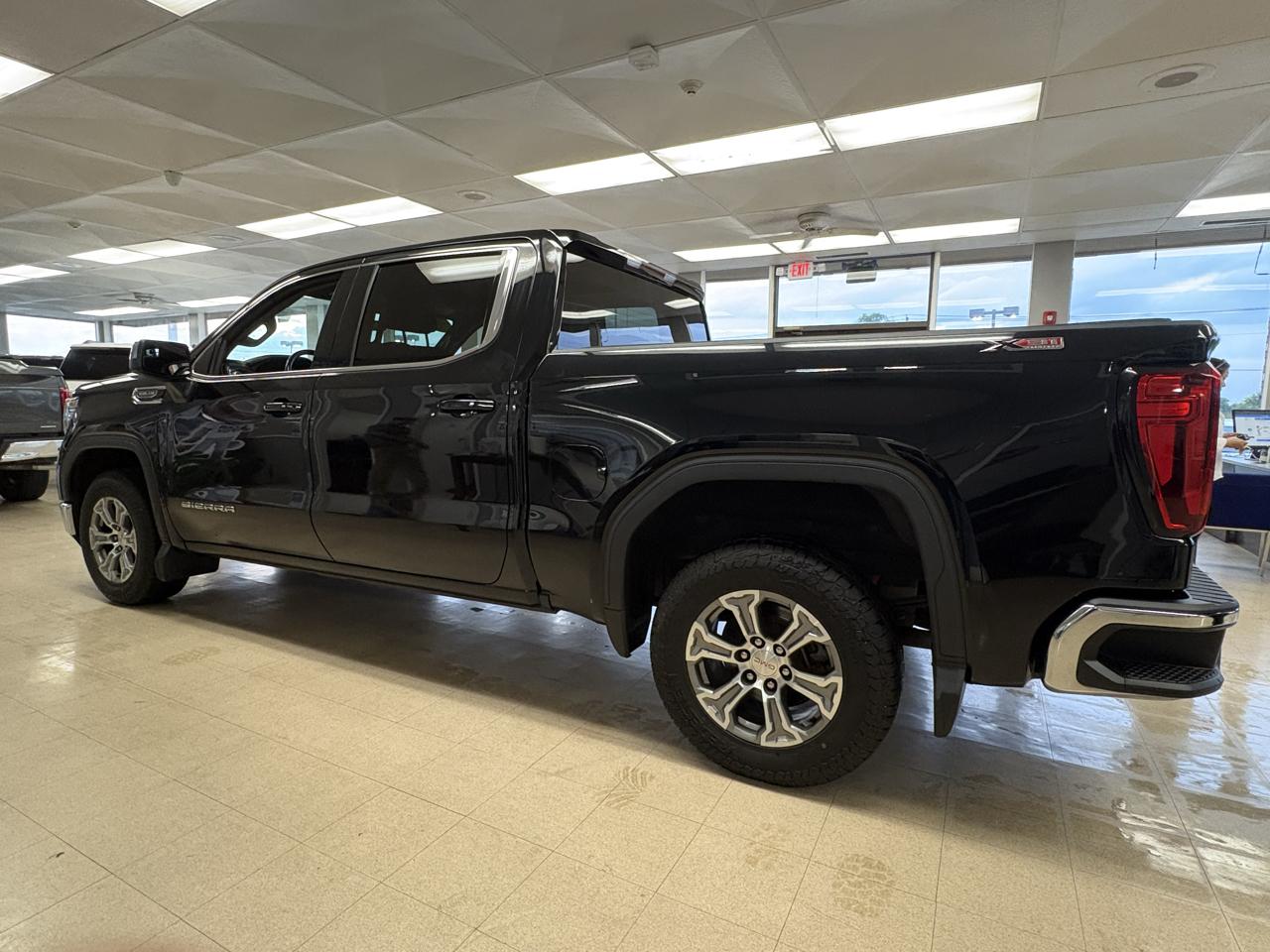 GMC Sierra 1500 4WD Crew Cab 147" SLE 2019