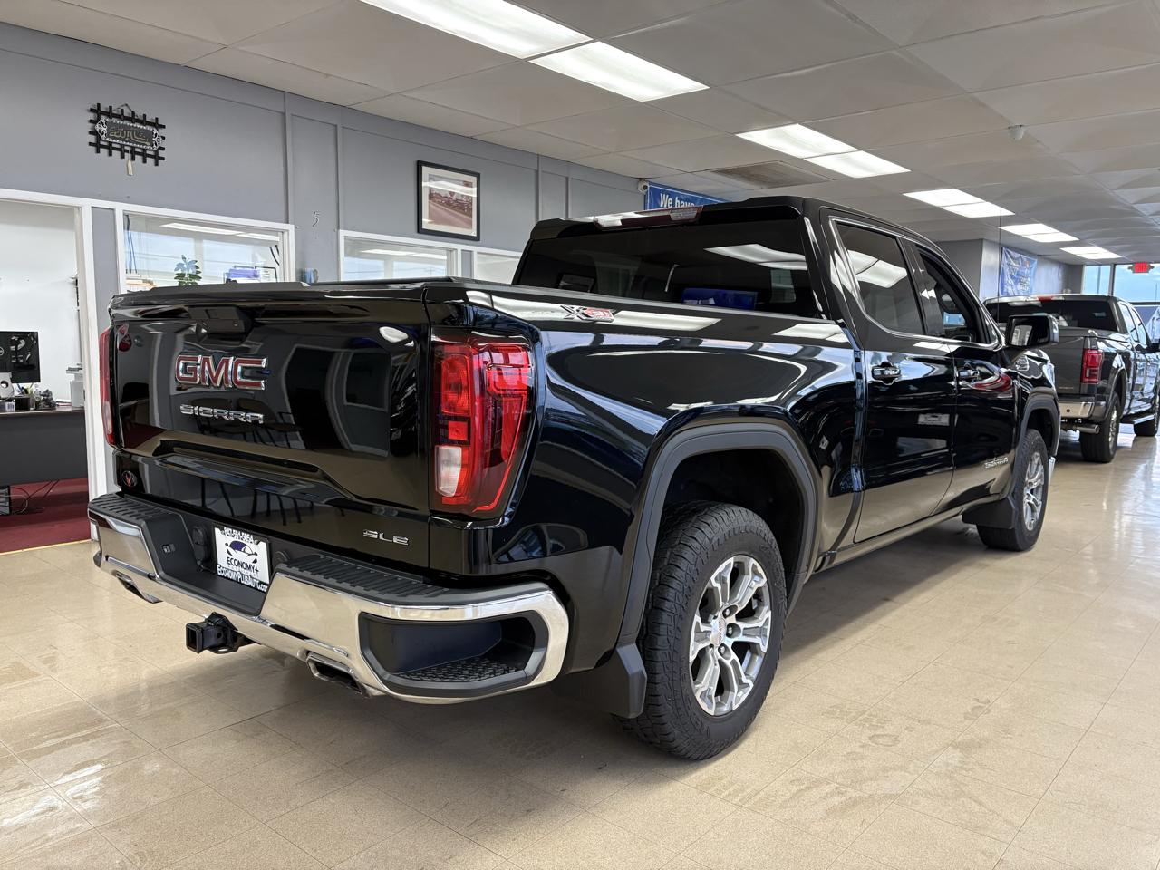 GMC Sierra 1500 4WD Crew Cab 147" SLE 2019