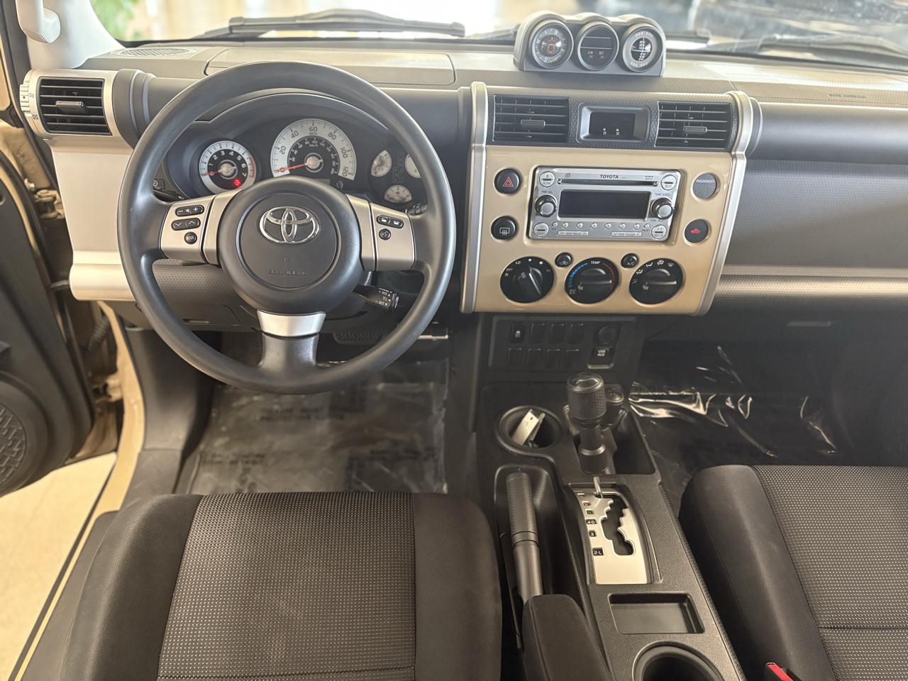 Toyota FJ Cruiser 4WD 4dr Man (Natl) 2014