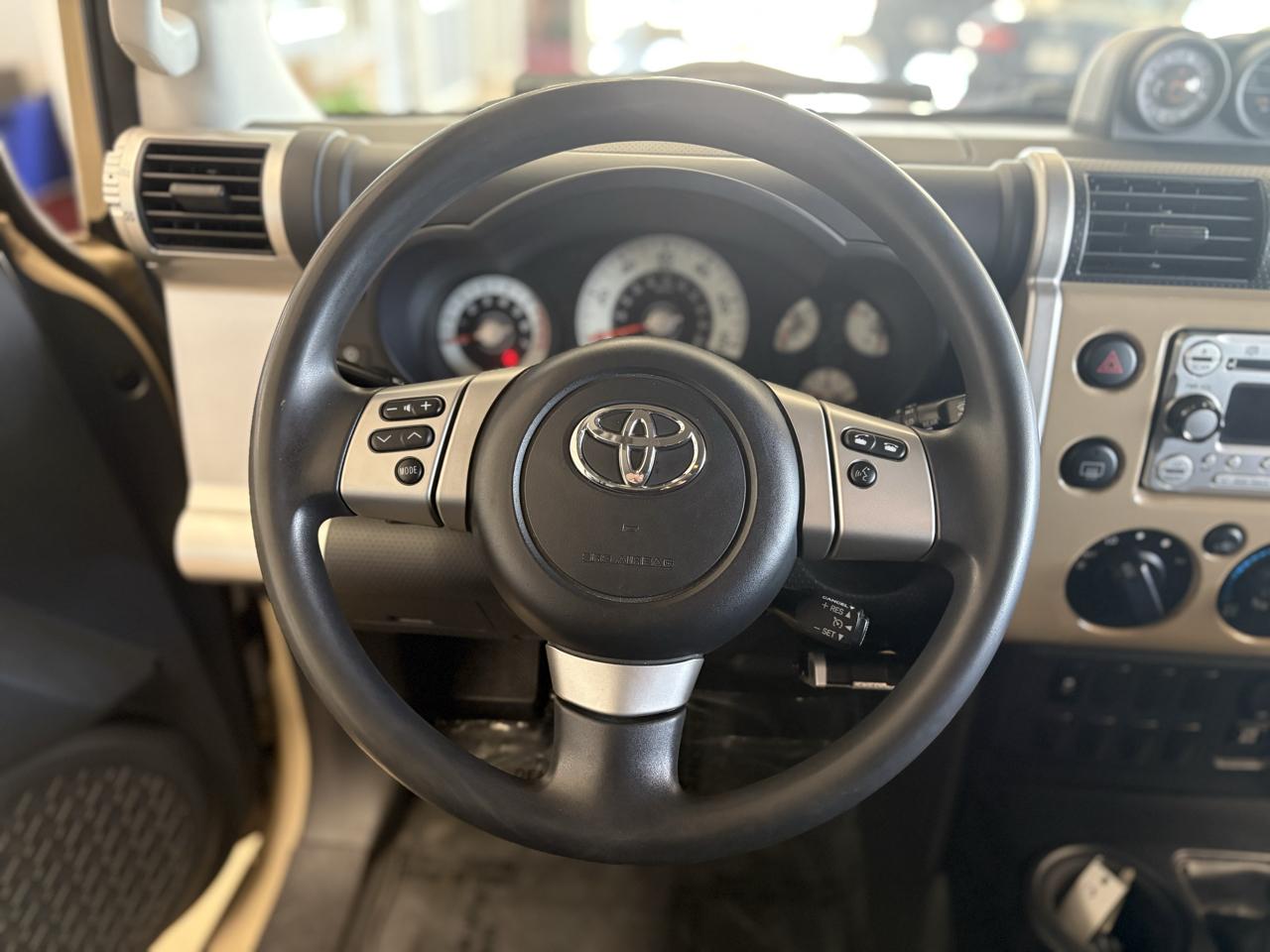 Toyota FJ Cruiser 4WD 4dr Man (Natl) 2014