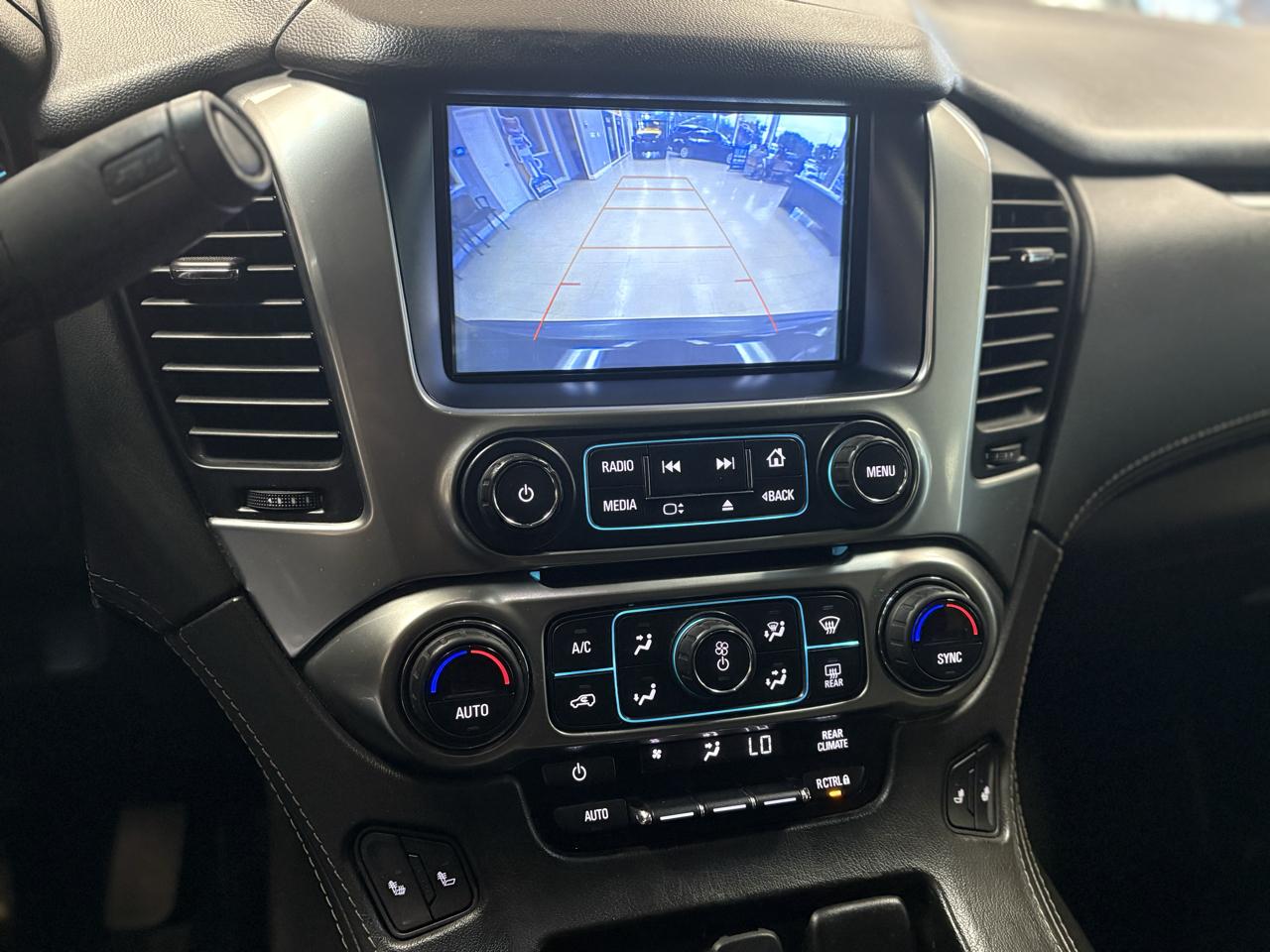 Chevrolet Suburban 4WD 4dr LT 2020