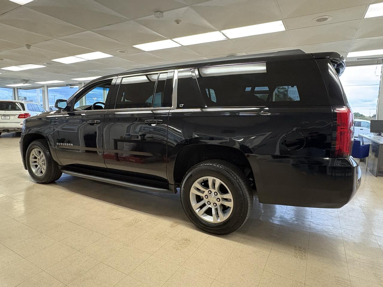 Chevrolet Suburban 4WD 4dr LT 2020