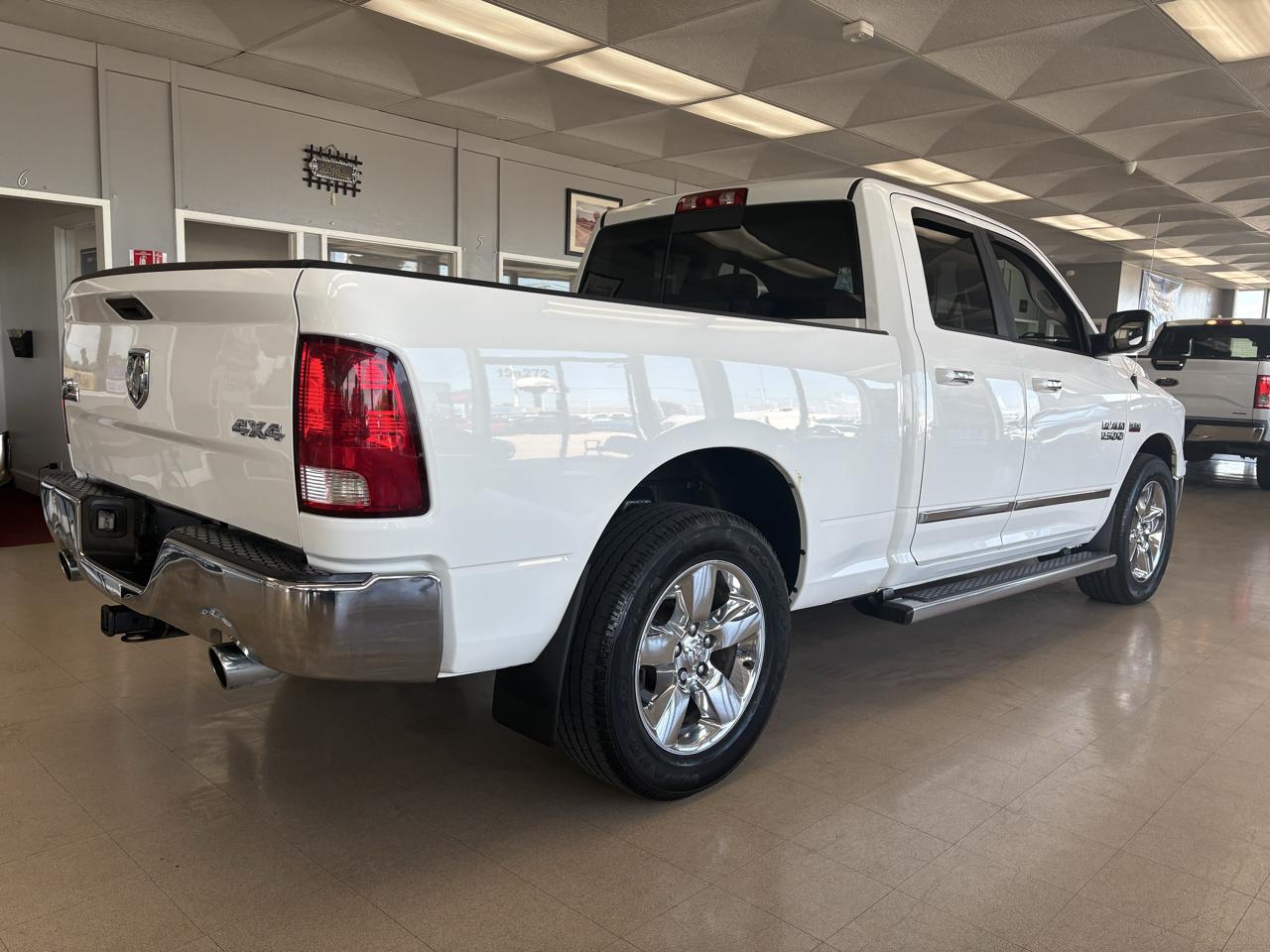 RAM 1500 4WD Quad Cab 140.5" Big Horn 2015