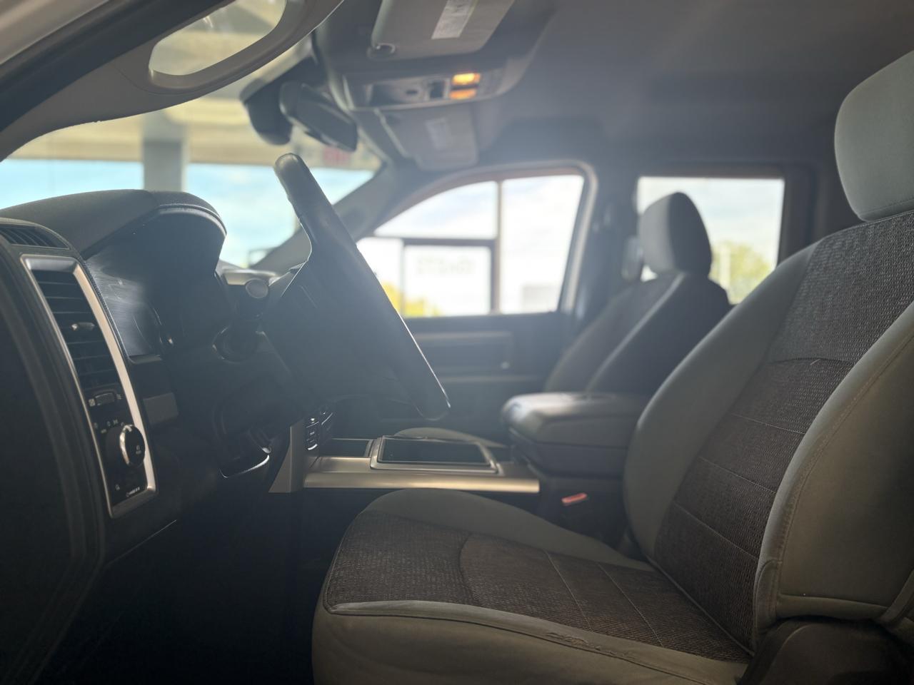 RAM 1500 4WD Quad Cab 140.5" Big Horn 2015