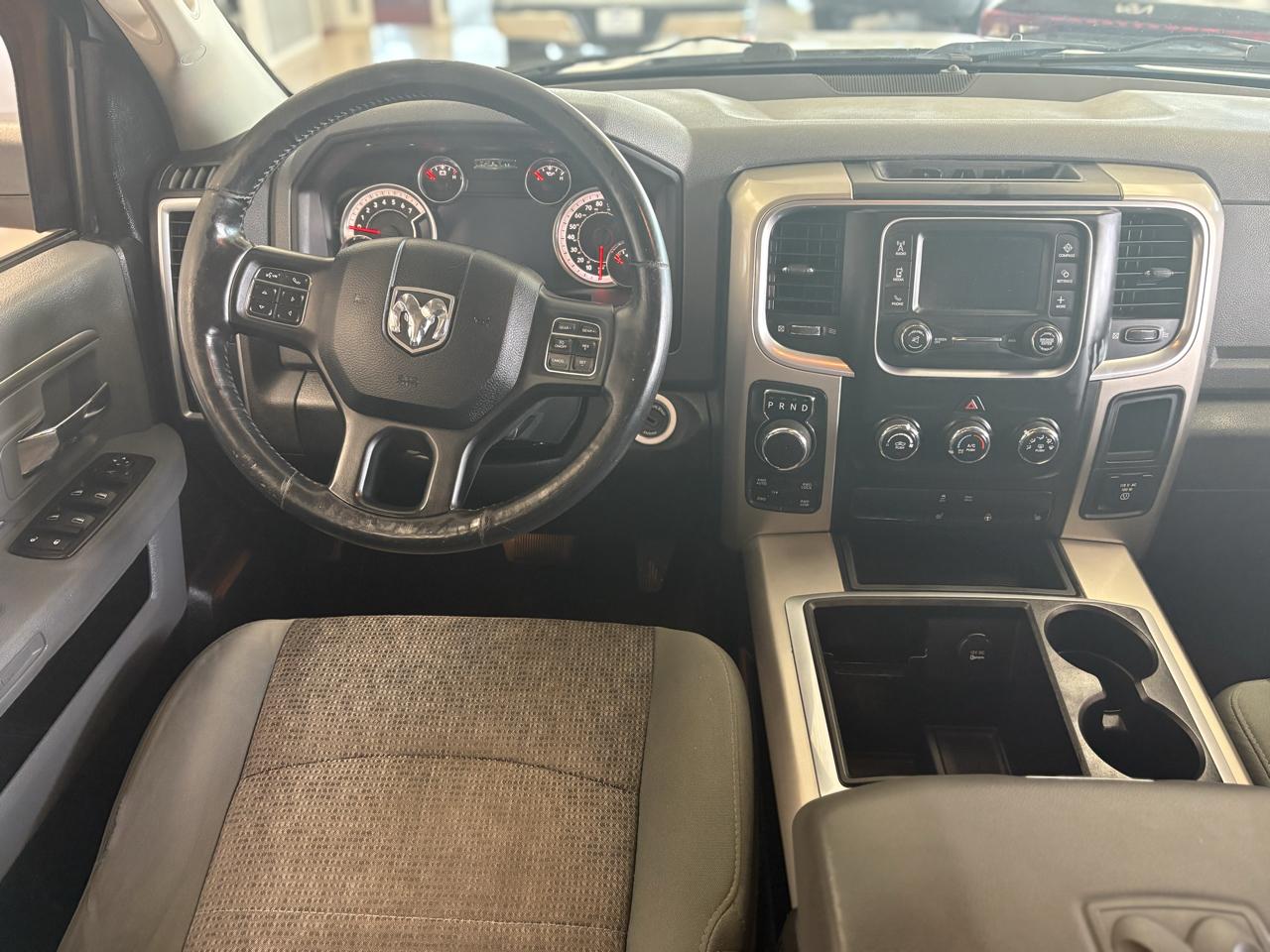 RAM 1500 4WD Quad Cab 140.5" Big Horn 2015