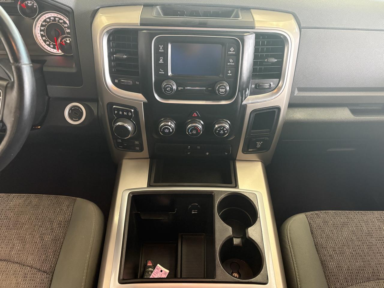 RAM 1500 4WD Quad Cab 140.5" Big Horn 2015