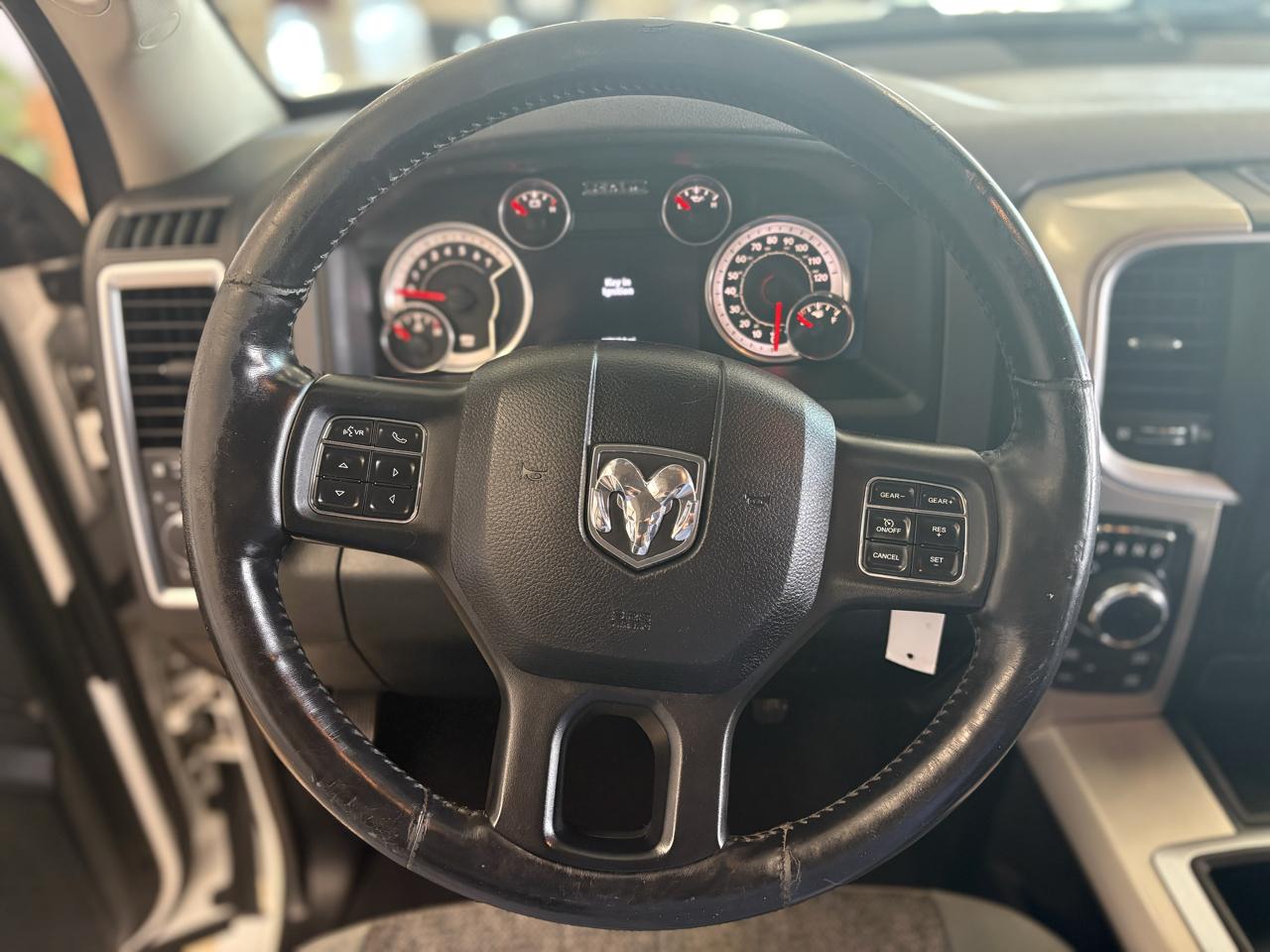 RAM 1500 4WD Quad Cab 140.5" Big Horn 2015