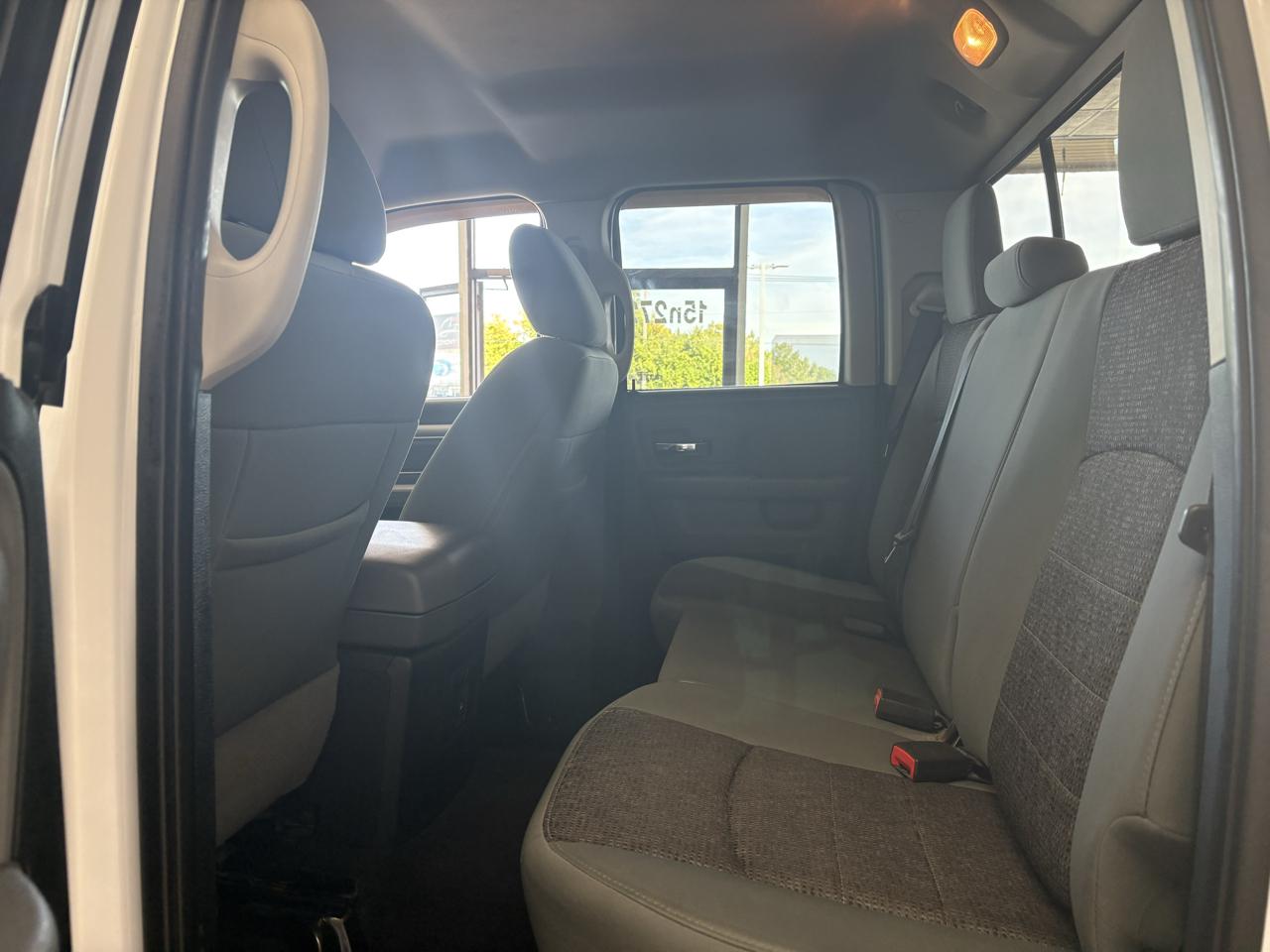 RAM 1500 4WD Quad Cab 140.5" Big Horn 2015