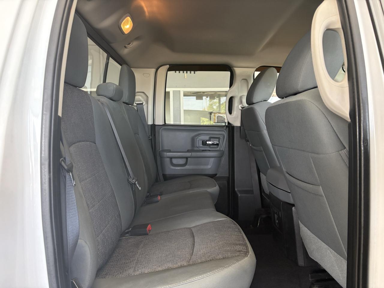 RAM 1500 4WD Quad Cab 140.5" Big Horn 2015