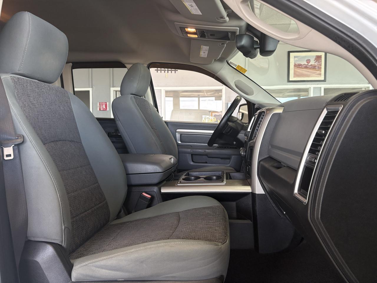 RAM 1500 4WD Quad Cab 140.5" Big Horn 2015