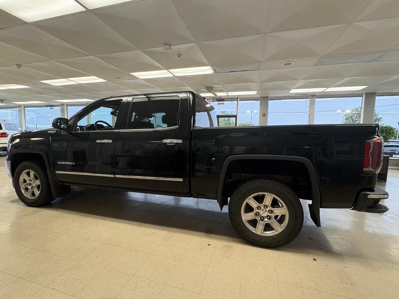 GMC Sierra 1500 4WD Crew Cab 143.5" SLT 2018