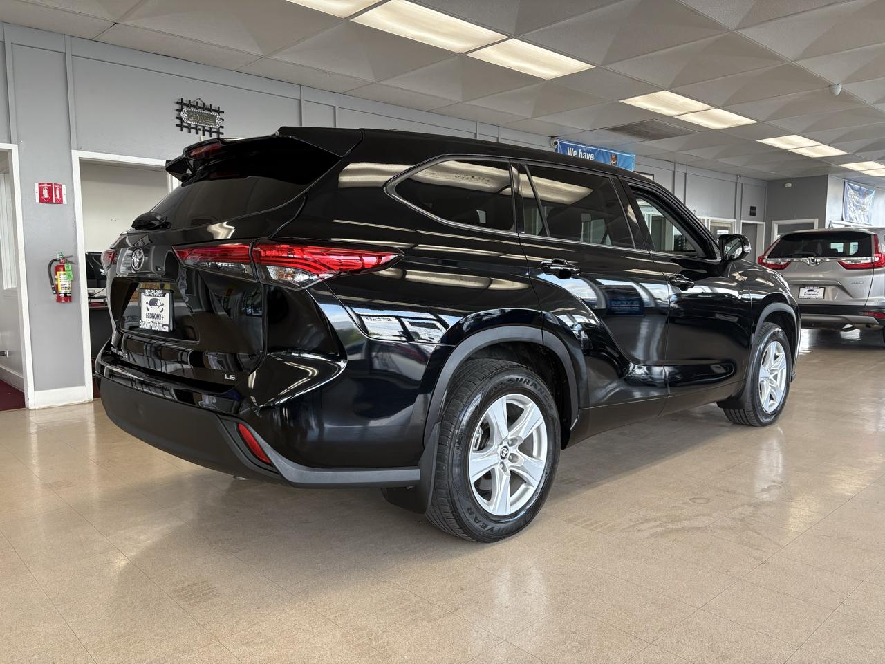 Toyota Highlander LE FWD (Natl) 2020