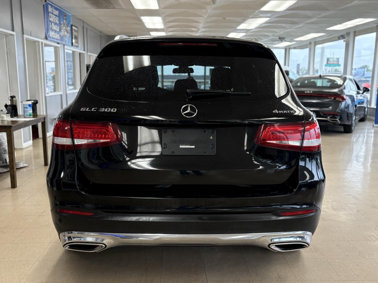 Mercedes-Benz GLC GLC 300 4MATIC SUV 2017