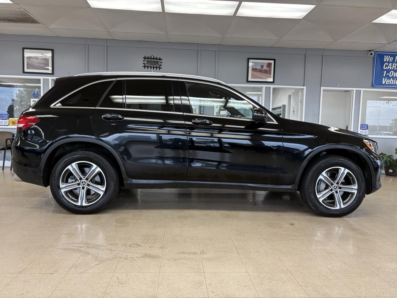 Mercedes-Benz GLC GLC 300 4MATIC SUV 2017