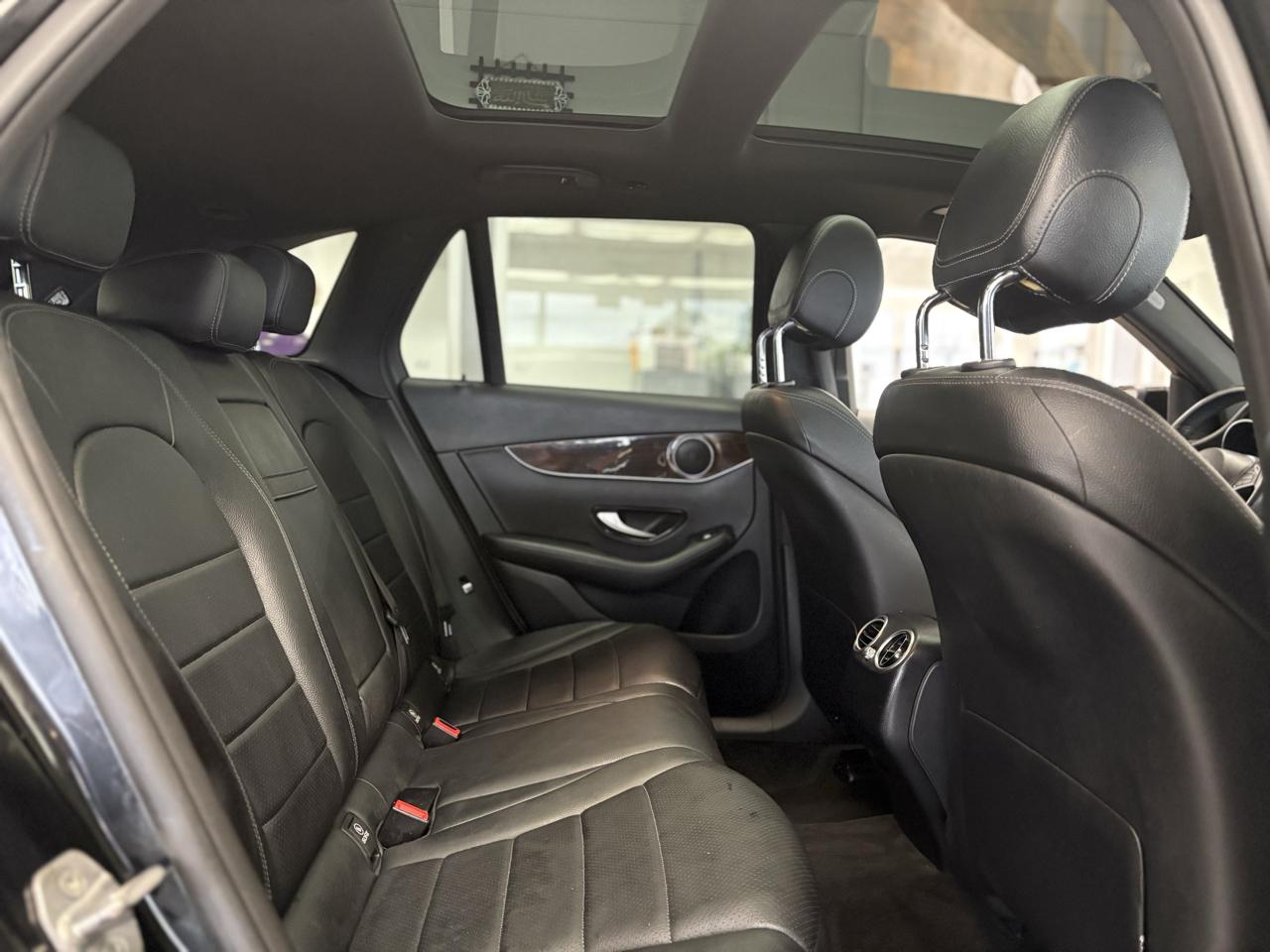 Mercedes-Benz GLC GLC 300 4MATIC SUV 2017
