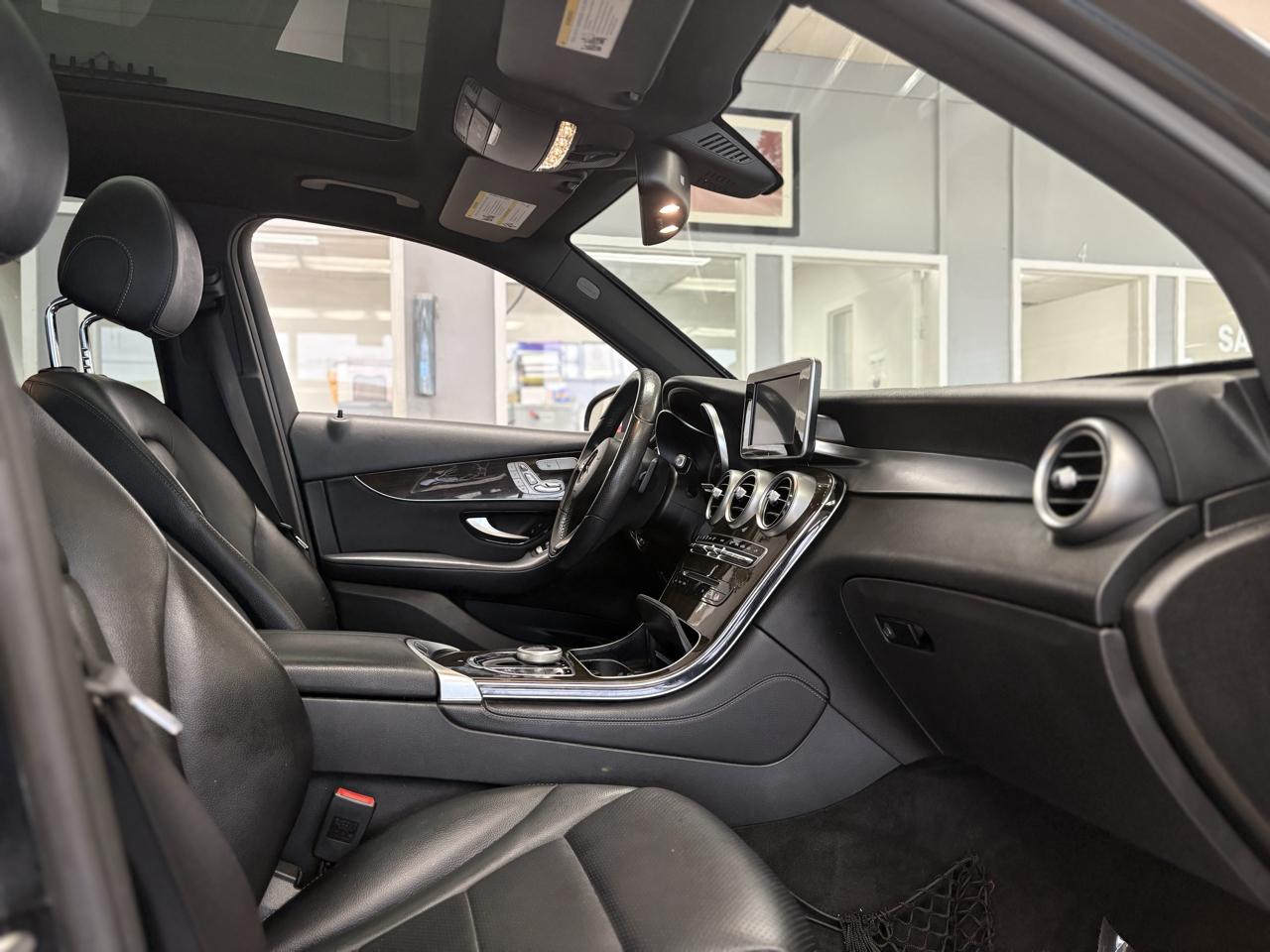 Mercedes-Benz GLC GLC 300 4MATIC SUV 2017
