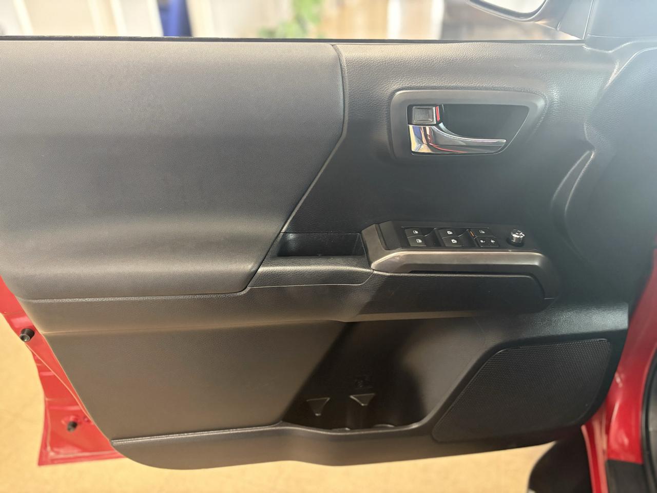 Toyota Tacoma SR5 Double Cab 6' Bed V6 4x4 AT (Natl) 2018