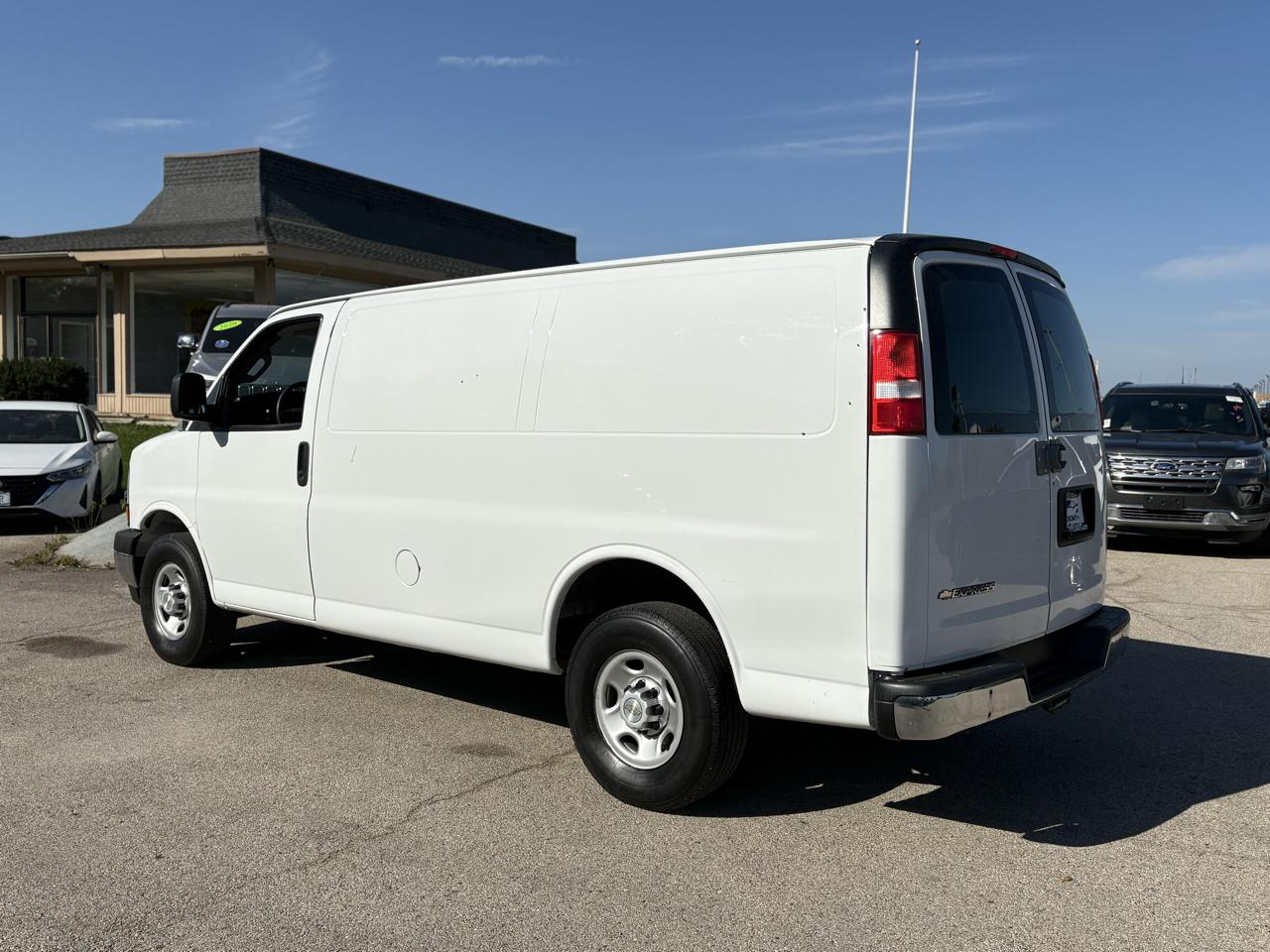Chevrolet Express Cargo Van RWD 2500 135" 2020