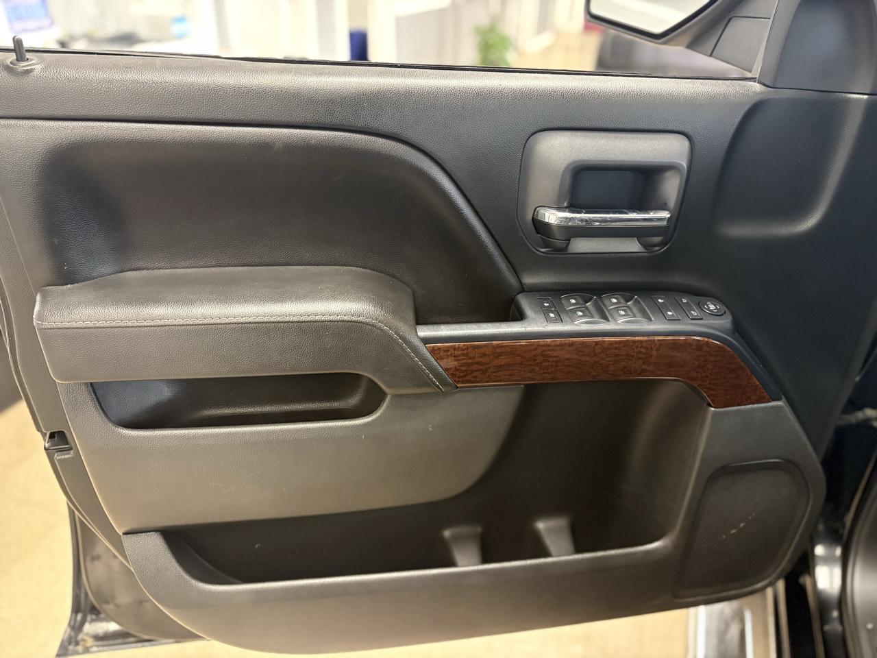 GMC Sierra 1500 4WD Crew Cab 143.5" SLE 2016