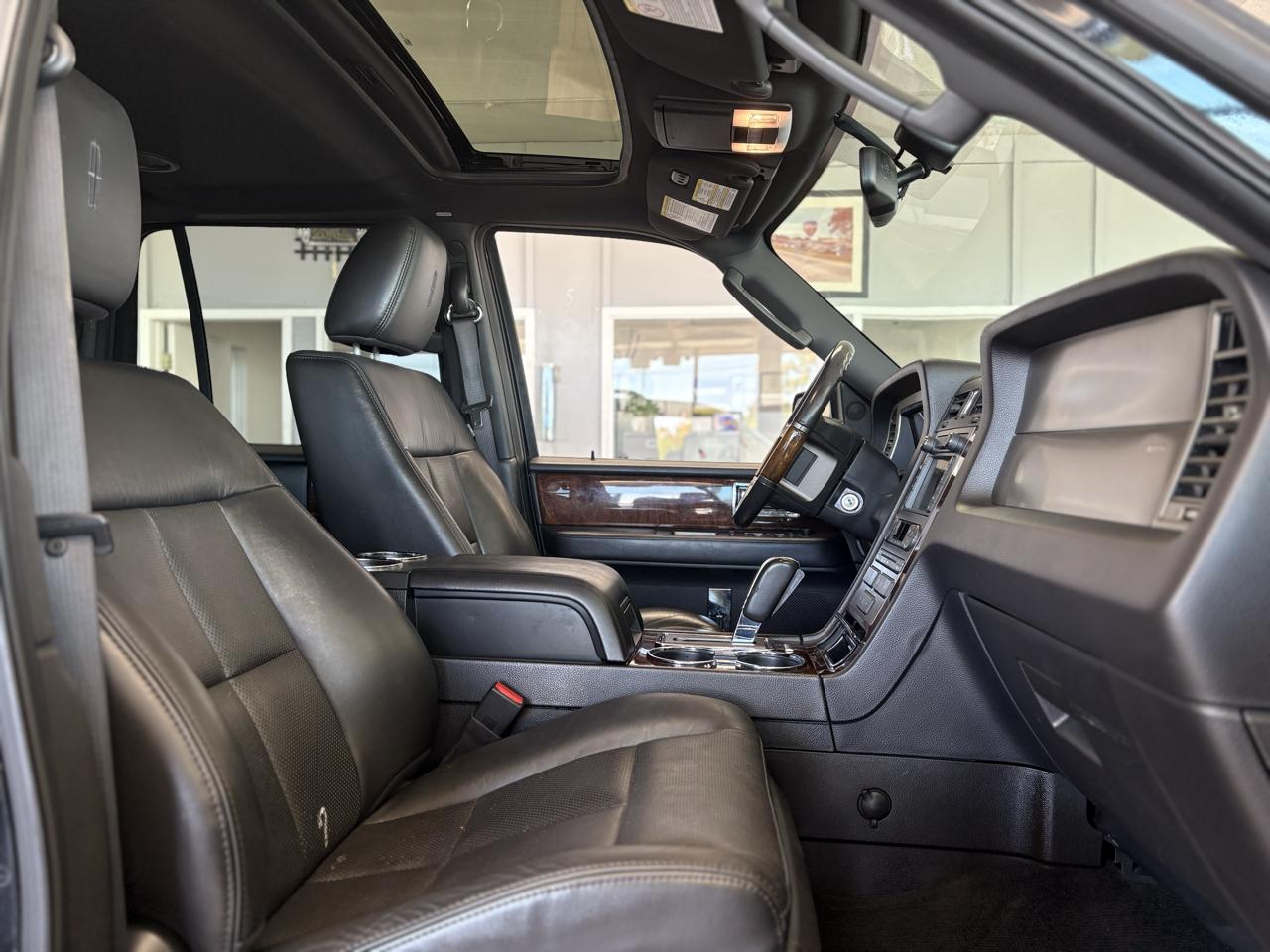 Lincoln Navigator 4WD 4dr 2012