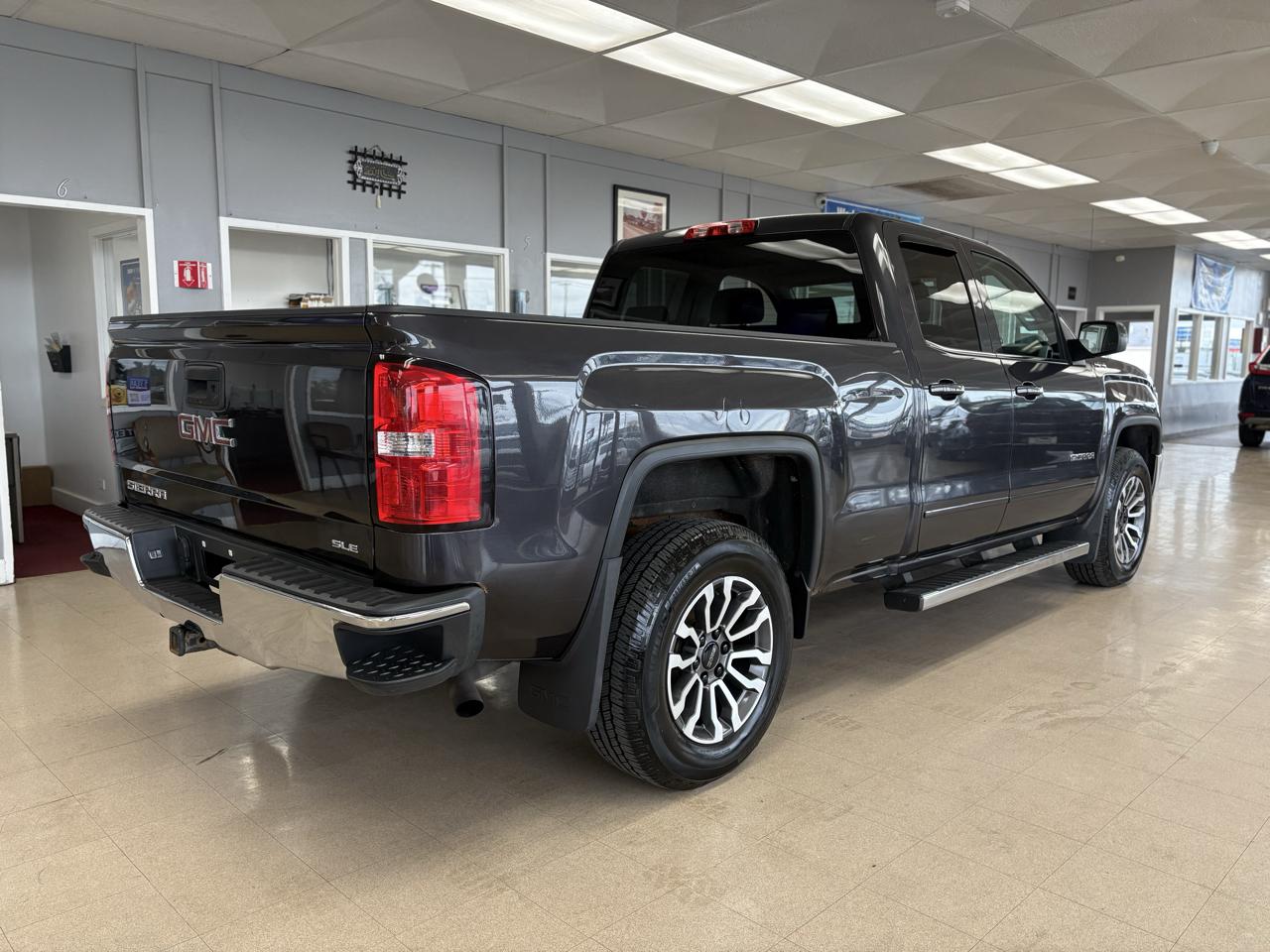 GMC Sierra 1500 4WD Double Cab 143.5" SLE 2015
