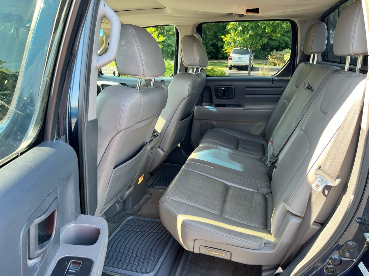 Honda Ridgeline RTL w/ Navigation 2011 Honda Ridgeline RTL w/ Navigation 2011