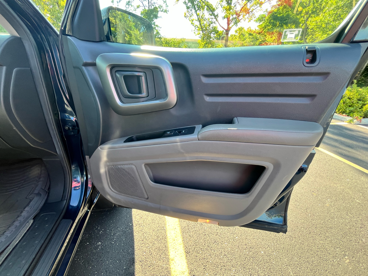 Honda Ridgeline RTL w/ Navigation 2011 Honda Ridgeline RTL w/ Navigation 2011