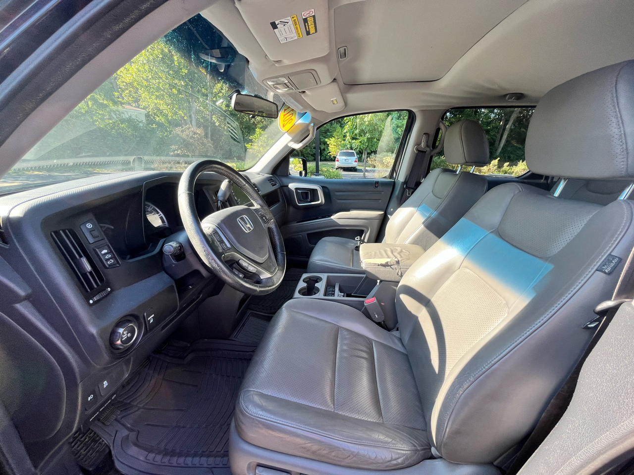 Honda Ridgeline RTL w/ Navigation 2011 Honda Ridgeline RTL w/ Navigation 2011