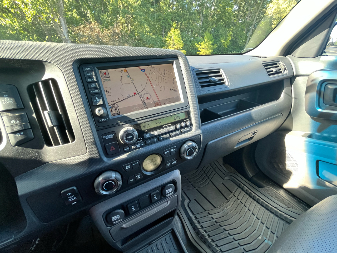 Honda Ridgeline RTL w/ Navigation 2011 Honda Ridgeline RTL w/ Navigation 2011